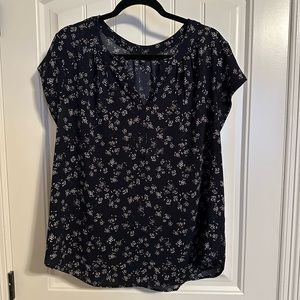 XXL Navy Blue cap sleeve 41 Hawthorn white floral print blouse.